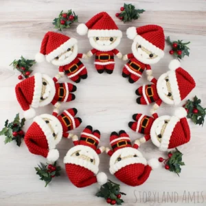 Nine mini Santa Claus amigurumi dolls lay on a wooden table arranged in a circle.